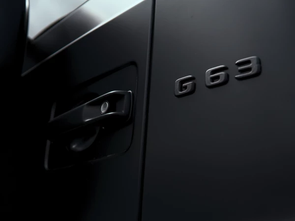 Шильдик - наименование модели «G63”