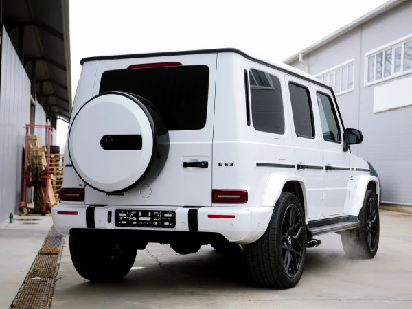 MERCEDES BENZ G-class AMG G63 вид сзади